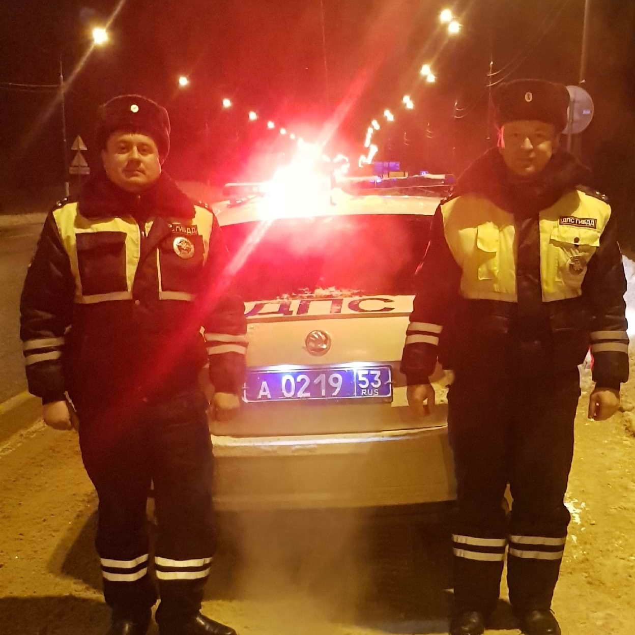 http://valdayadm.ru/sotrudniki-otdeleniya-dps-gibdd-omvd-rossii-po-valdayskomu-rayonu-pomogli-molodoy-pare-okazavsheysya